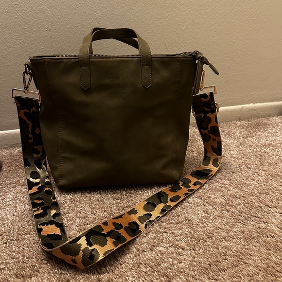 Universal threads (target) medium crossbody purse - Picture 1 of 2